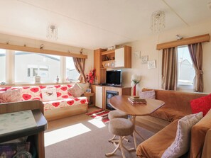 Living area - Valley Farm Number 448 (Clacton-on-Sea)