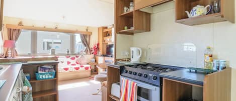 Cookware/dishes/utensils