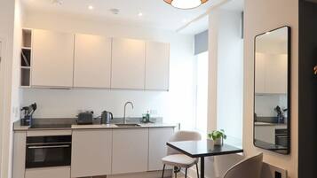 Fridge, oven, stovetop, dishwasher