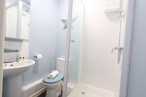 Shower, towels - Stylish 2 Bed in Old Market (Bristol)