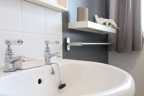Douche, serviettes fournies