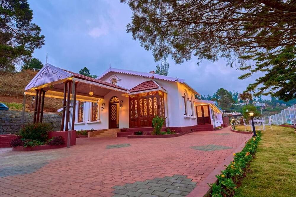 Vintage Inglenook Ooty by VOYE HOMES