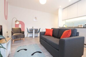 TV, DVD player, offices - Alliance House 203 Apartment - Hopewell (Bristol)