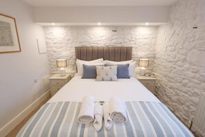 1 bedroom, WiFi, bed sheets - The Stable- Hopewell (Bristol)