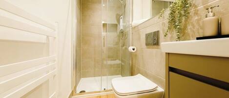 Shower, hair dryer, towels, shampoo