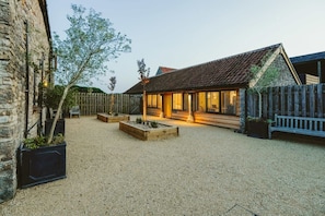 Terrace/patio - The Hay Barn- Hopewell (Bristol)