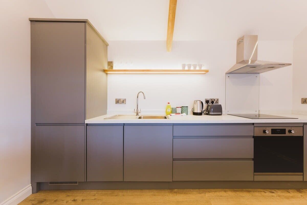 Fridge, oven, stovetop, dishwasher