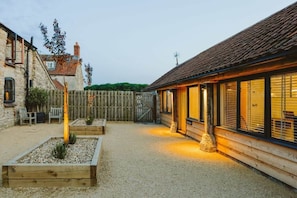 Terrace/patio - The Hay Barn- Hopewell (Bristol)