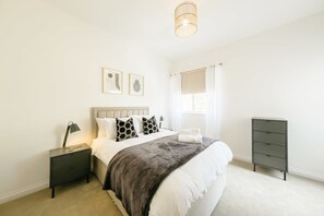 1 bedroom, iron/ironing board, WiFi, bed sheets - Grange Rd Flat 3 one bedroom flat (Bristol)