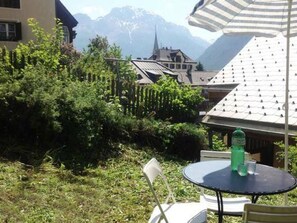 Outdoor dining - Chasa d'Uina, (Sent). by Interhome (Sent)