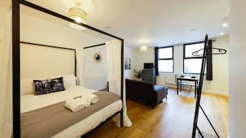 Iron/ironing board, WiFi, bed sheets