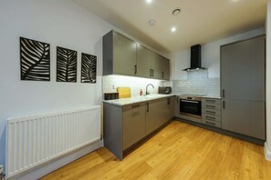 Refrigerador, microondas, horno y lavavajillas 