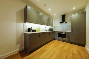 Fridge, microwave, oven, dishwasher - Hotwells apartments flat 2 - Hopewell (Bristol)