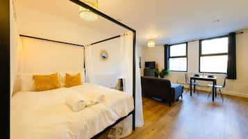 Iron/ironing board, WiFi, bed sheets