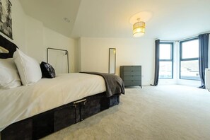2 bedrooms, iron/ironing board, WiFi, bed sheets - Hotwells apartments flat 8- Hopewell (Bristol)