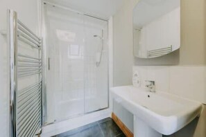 Dusche, Haartrockner, Shampoo