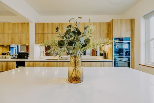 Unicorn House: Perfect for Big Gatherings