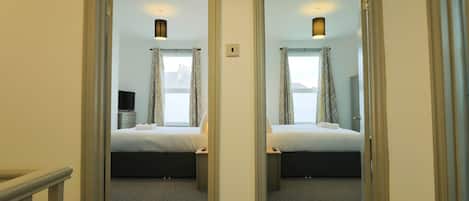 2 chambres, fer et planche Ă repasser, Wi-Fi, draps fournis