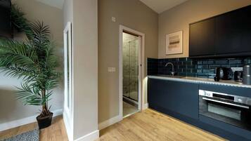 Fridge, oven