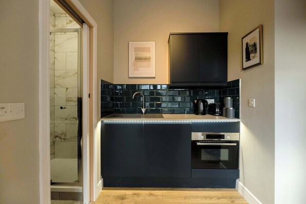 Fridge, oven