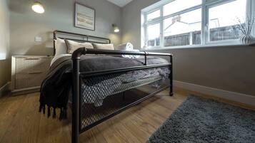 WiFi, bed sheets