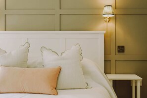 2 bedrooms, iron/ironing board, WiFi, bed sheets - Number 1 Cannons at The Old Dairy Clevedon (Clevedon)
