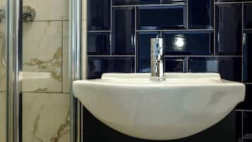 Shower, towels, shampoo