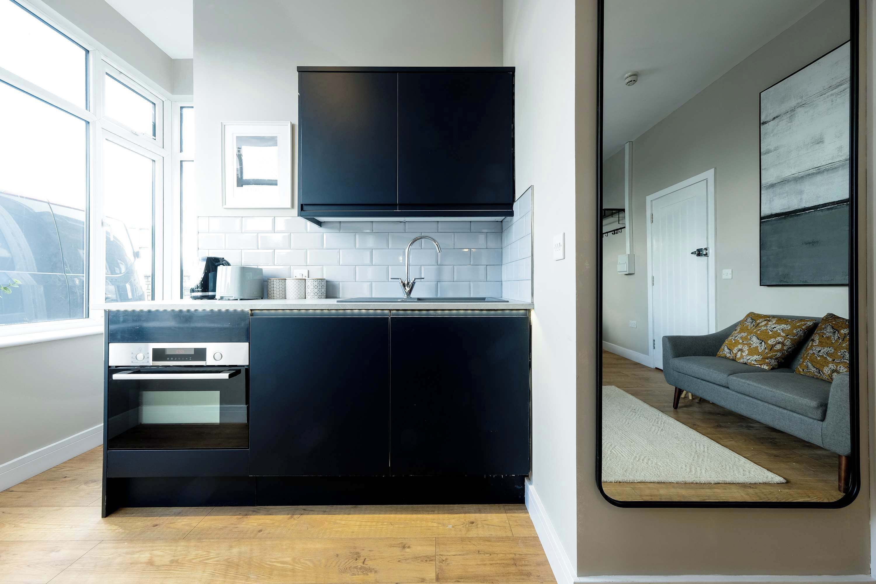 Fridge, oven, stovetop, electric kettle