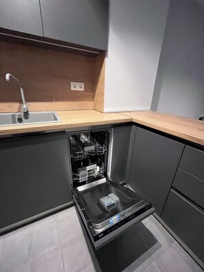 Kühlschrank, Ofen, Herdplatte, Geschirrspüler