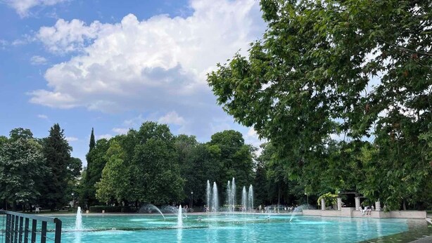A clear pool with fountains, surrounded by trees and a wooden deck. - 7Mins City Garden and Center+P (Plovdiv)