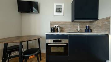 Fridge, oven