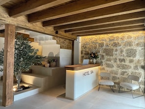 Reception - Hotel Spa John te lo busca (Castrojeriz)