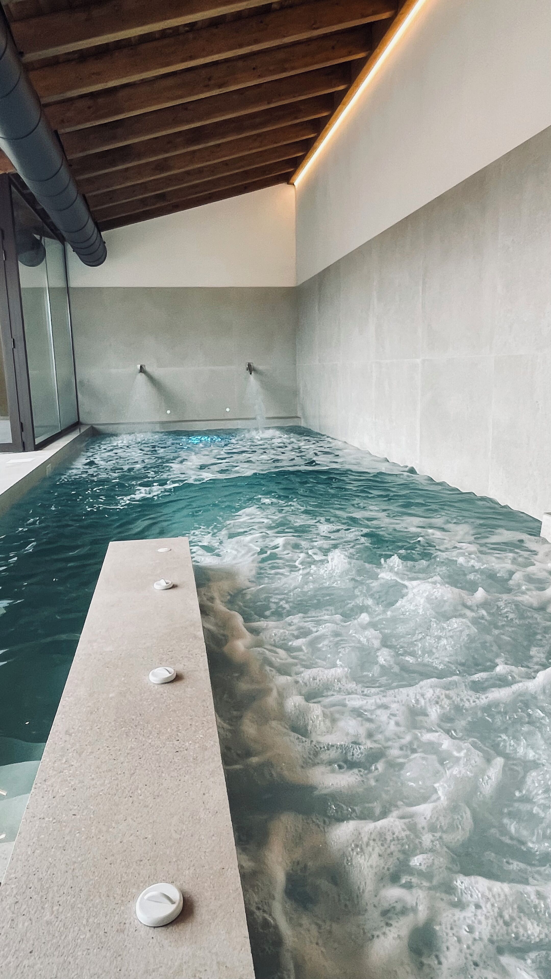 Sauna, hot tub