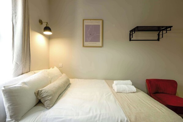 WiFi, bed sheets