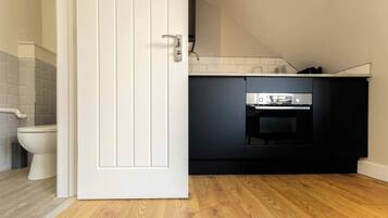 Fridge, oven