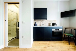 Fridge, oven, stovetop - The Willow - Flat 10 (Patchway)