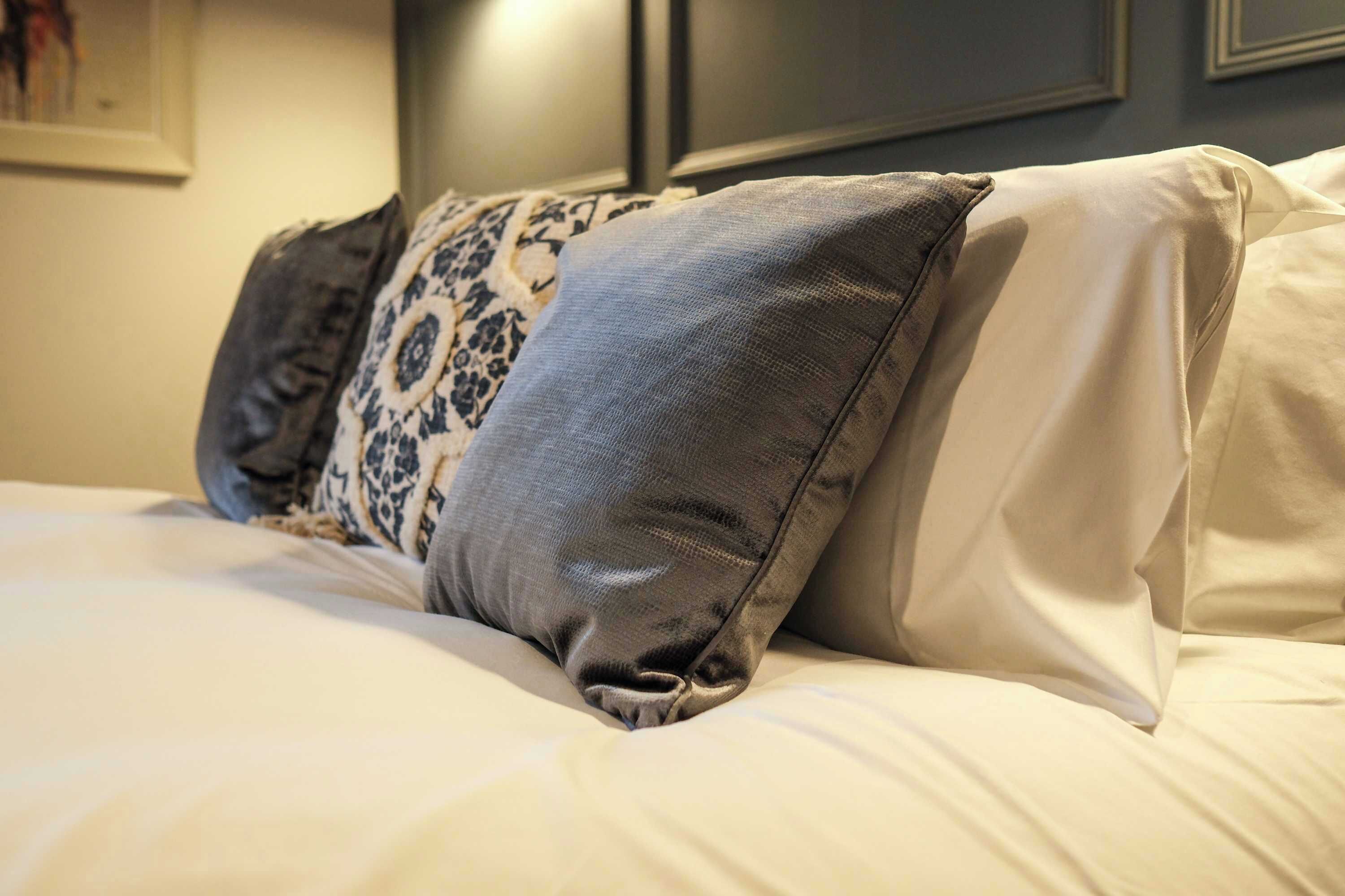 WiFi, bed sheets