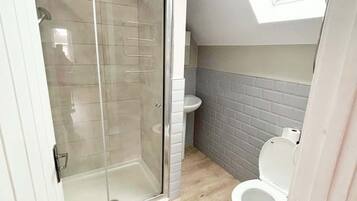 Shower, hair dryer, towels, shampoo
