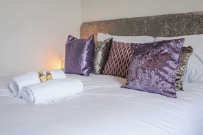5 bedrooms, WiFi, bed sheets - Five bedroom house in Douglas road (Bristol City)