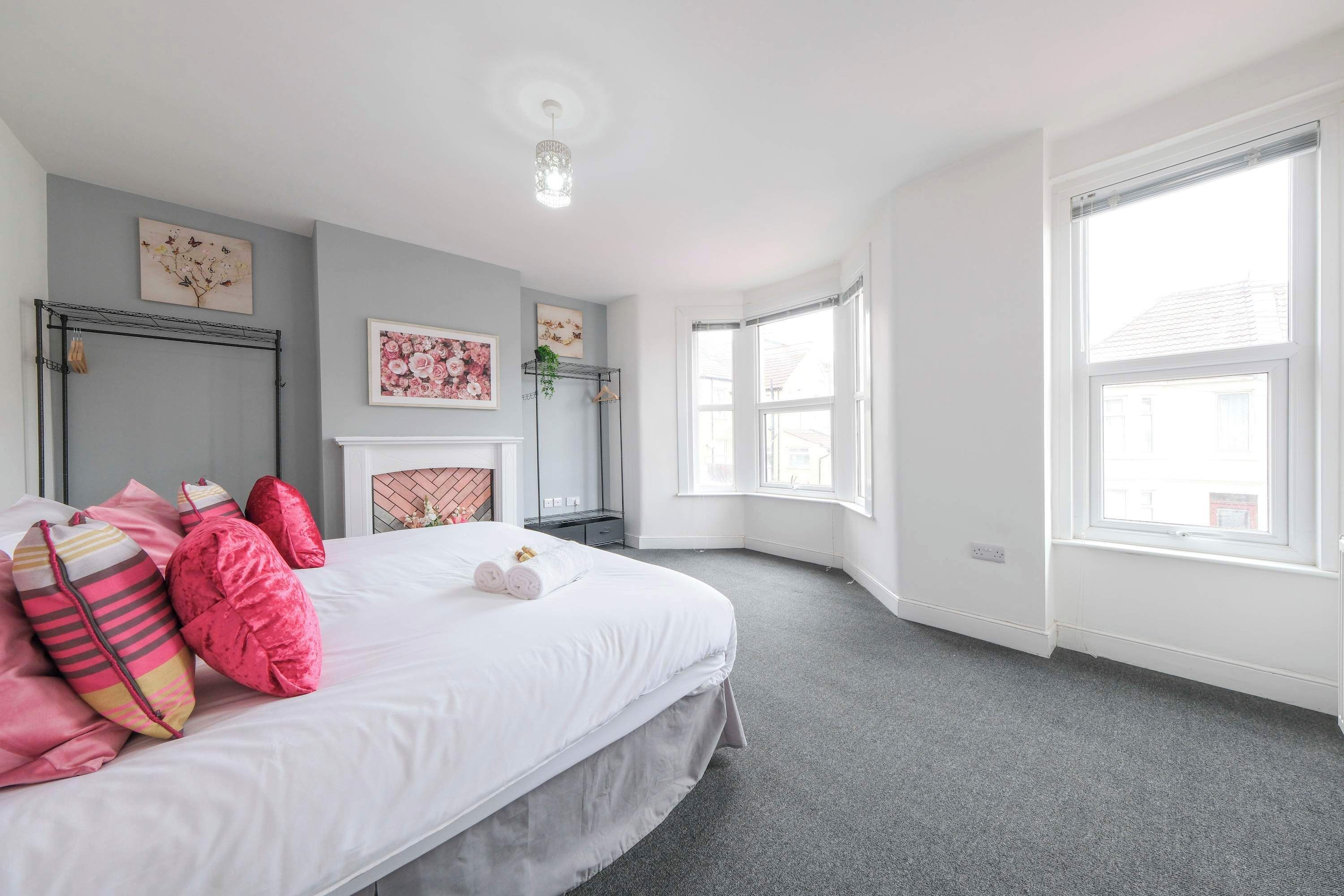 5 bedrooms, WiFi, bed sheets