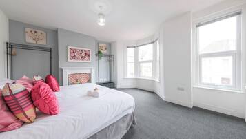 5 bedrooms, WiFi, bed sheets