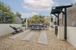 Outdoor dining - Five bedroom house in Douglas road (Bristol City)