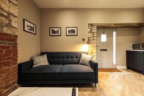 TV - One Bedroom Cottage in Chew Stoke (Chew Stoke)