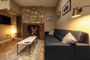 TV - One Bedroom Cottage in Chew Stoke (Chew Stoke)