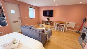 1 bedroom, iron/ironing board, WiFi, bed sheets - Studio Flat in Seymour Road (Bristol City)