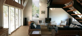 Large architect-designed house 200m from beach and water sports center