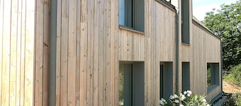 Large architect-designed house 200m from beach and water sports center