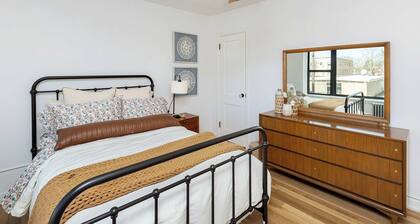 Spacious Story City Retreat Prime Location