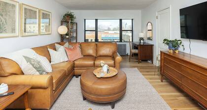 Spacious Story City Retreat Prime Location