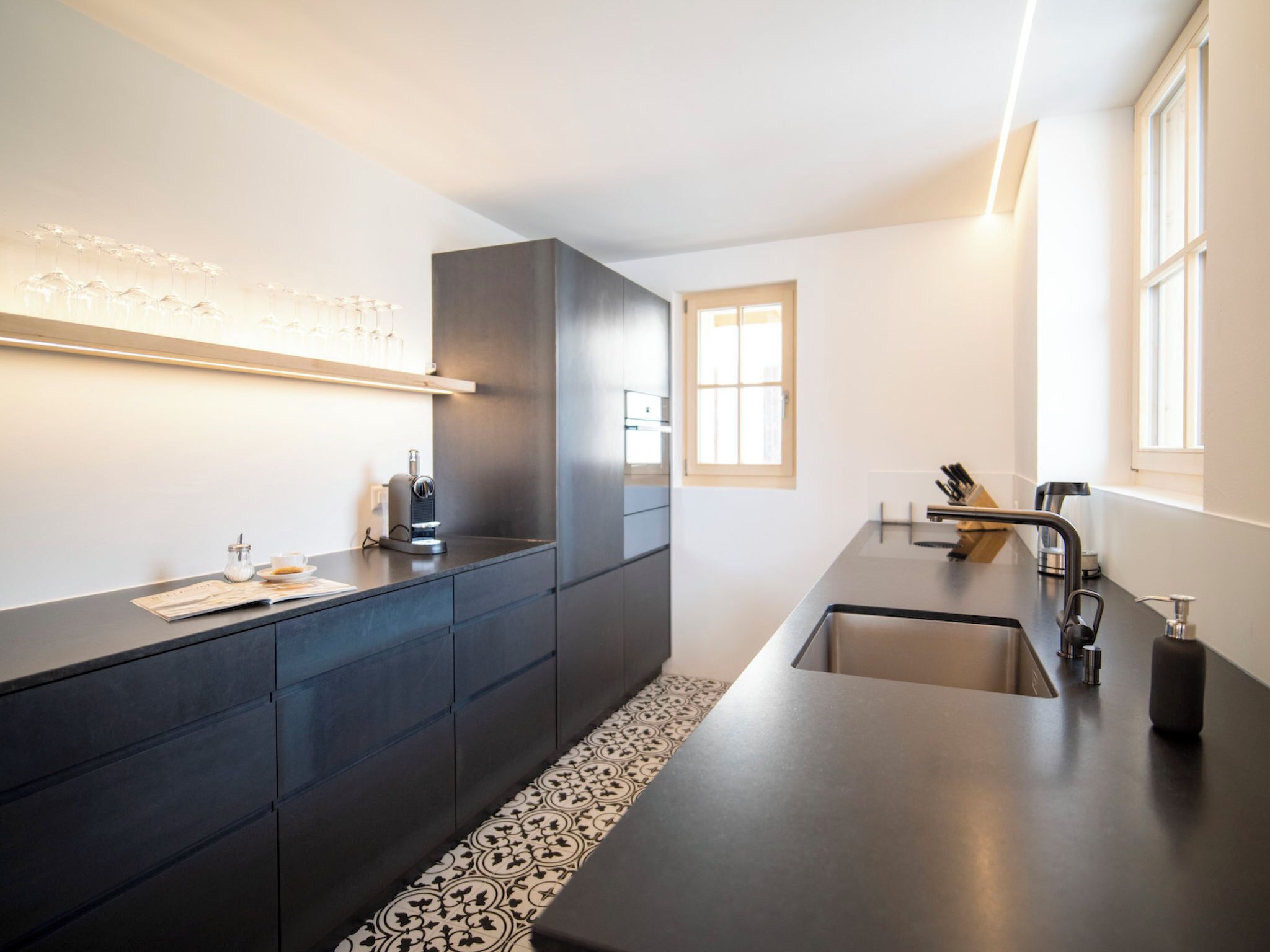 Fridge, oven, dishwasher, cookware/dishes/utensils